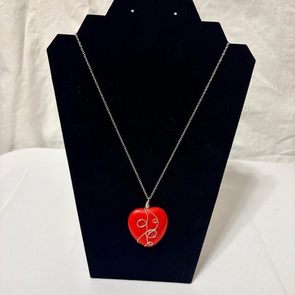 Silver-wrapped red stone heart pendant necklace. - Picture 3 of 7